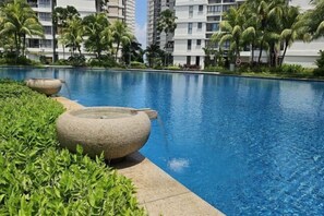 Outdoor pool - Bay Laurel Urban Poolscape 3BR6pax w Balcony (Johor Bahru)