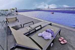 สระว่ายน้ำ