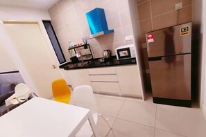 Cribs/infant beds - Legoland-7min walk at Happy Journey Stay @ Dpristine Lakeview(8pax) Max (Iskandar Puteri)