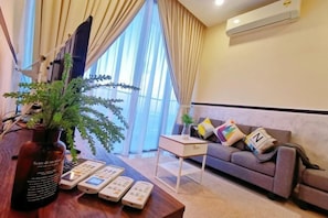 Living area - Legoland-7min walk at Happy Journey Stay @ Dpristine Lakeview(8pax) Max (Iskandar Puteri)