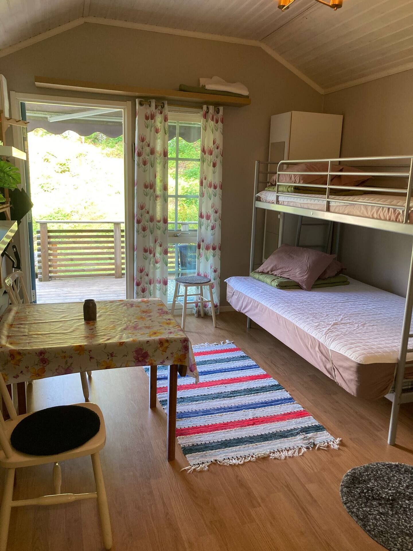 4 bedrooms, free WiFi, bed sheets