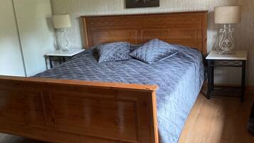 4 bedrooms, free WiFi, bed sheets