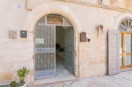 Exterior. Casa Bianca Bnb,Big Terrace,10 Min Airport Beaches