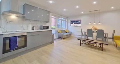 Beauchamp House - 2-Bed 2-Bath Apartment in Coventry City Centre by CovStays
