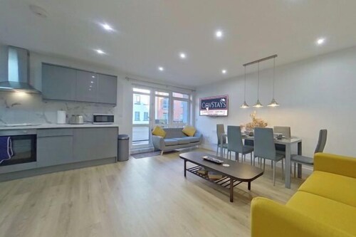 Beauchamp House - 2-Bed 2-Bath Apartment in Coventry City Centre by CovStays