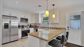 Fridge, oven, stovetop, dishwasher