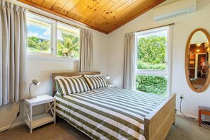 3 bedrooms, iron/ironing board, travel cot, WiFi