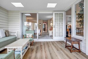 2 室のベッドルーム、アイロン / アイロン台、WiFi (無料)、ベッドシーツ