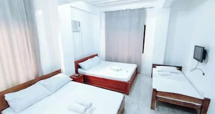 RedDoorz @ Elton Guesthouse