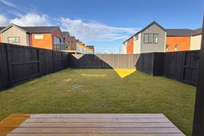 Unclassified image, 4 of 15, button - Lovely home.Close to hospital & City center (Hamilton)