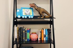 Interior - Lovely home.Close to hospital & City center (Hamilton)