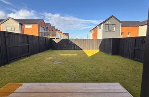 Garden - Lovely home.Close to hospital & City center (Hamilton)