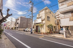 A residential street with houses, a parked car, and utility poles. - skytree Family Hotel (Tokyo)