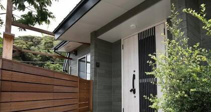 Surfers Island Hayama Log House