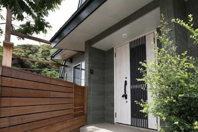 Surfers Island Hayama Log House