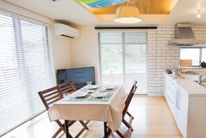 Dining - Gloce Hayama Surfers Log House,View of Mt.Fuji,Sea (Hayama)