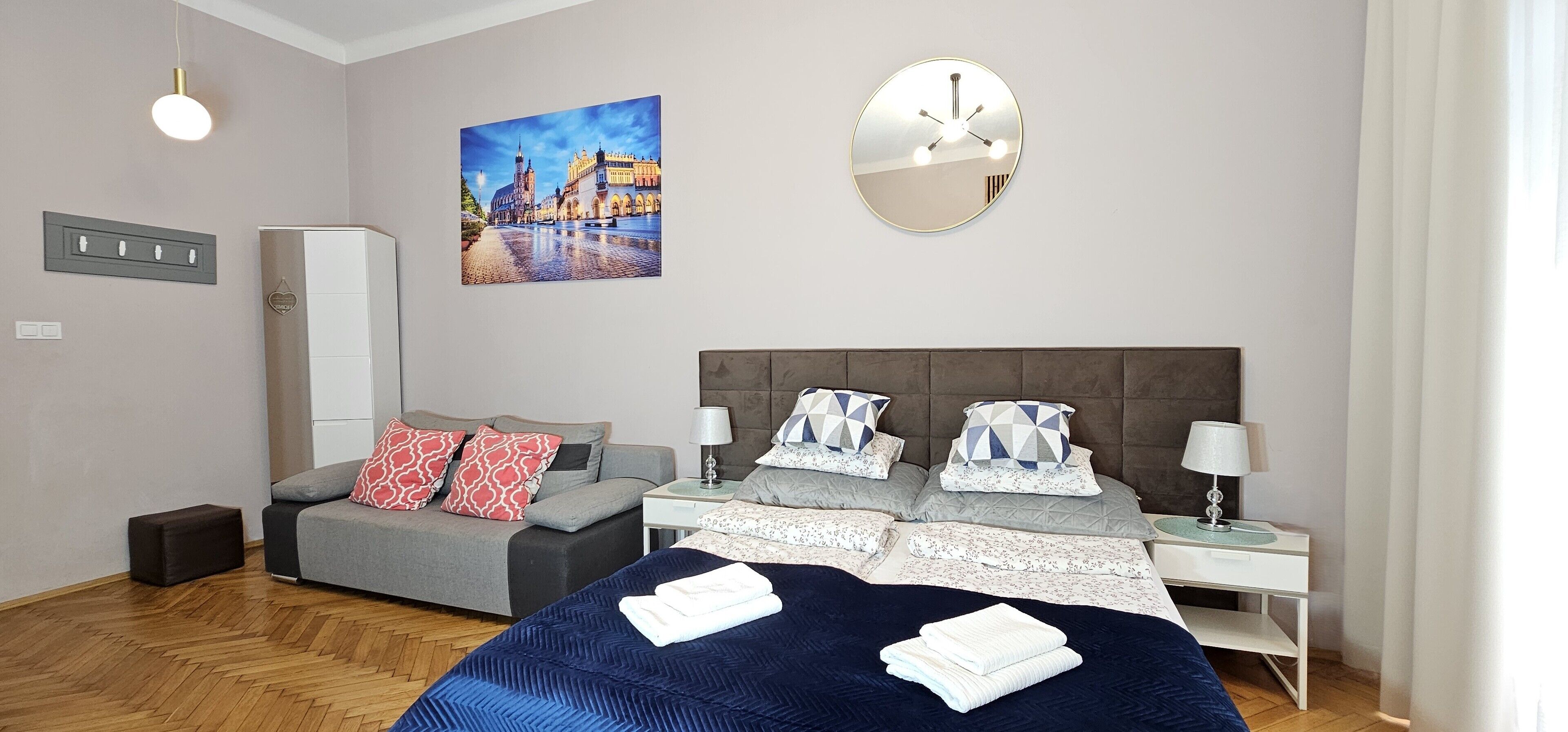 Estudio Confort, 1 cama de matrimonio con sofá cama, balcón, vistas a la ciudad | Tabla de planchar con plancha, wifi gratis, ropa de cama