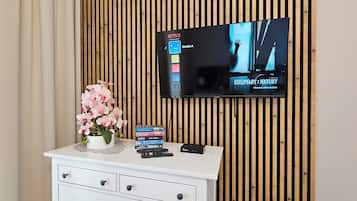 Comfort Studio, 1 Queen Bed with Sofa bed, Balcony, City View | Television