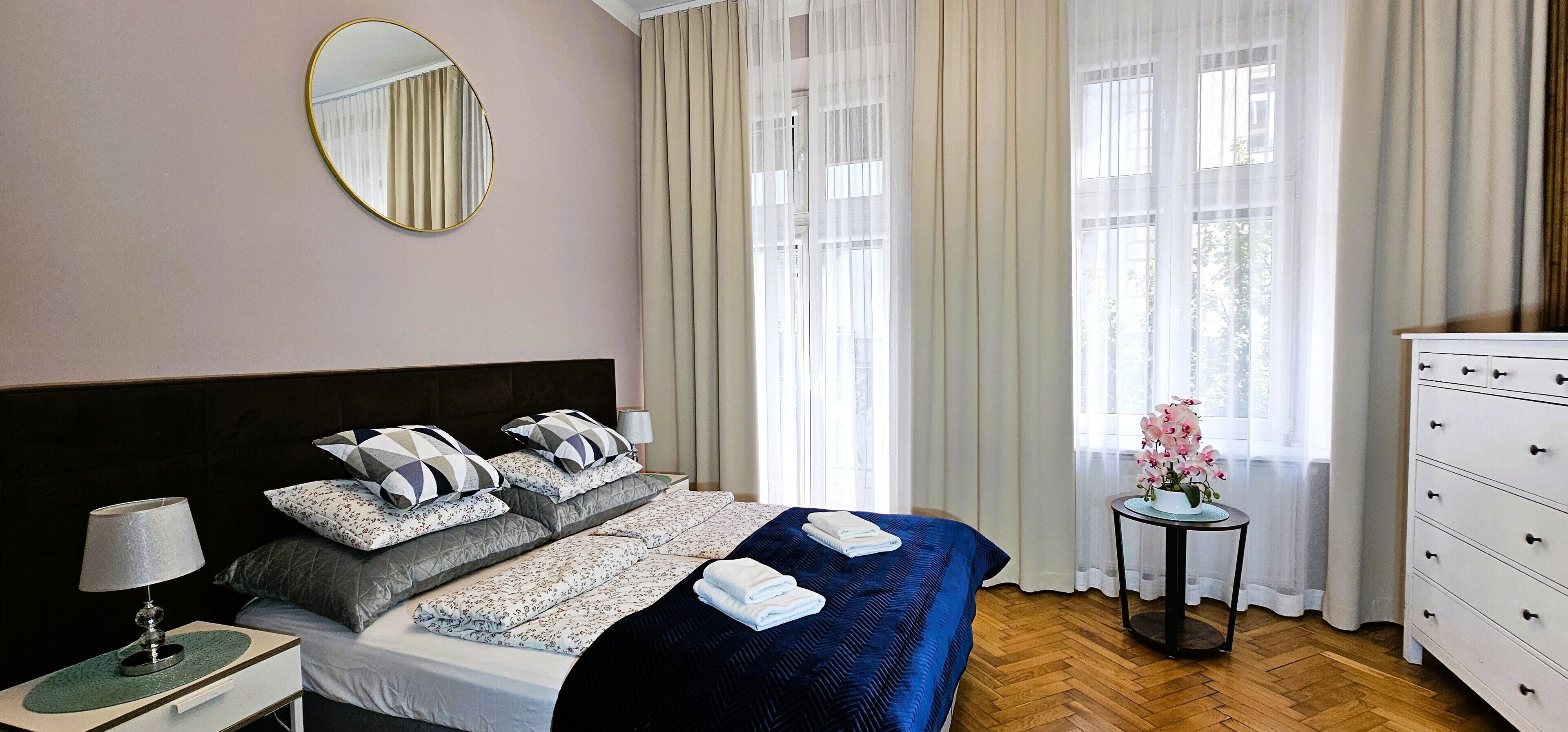 Comfort Studio, 1 Queen Bed with Sofa bed, Balcony, City View | Iron/ironing board, free WiFi, bed sheets