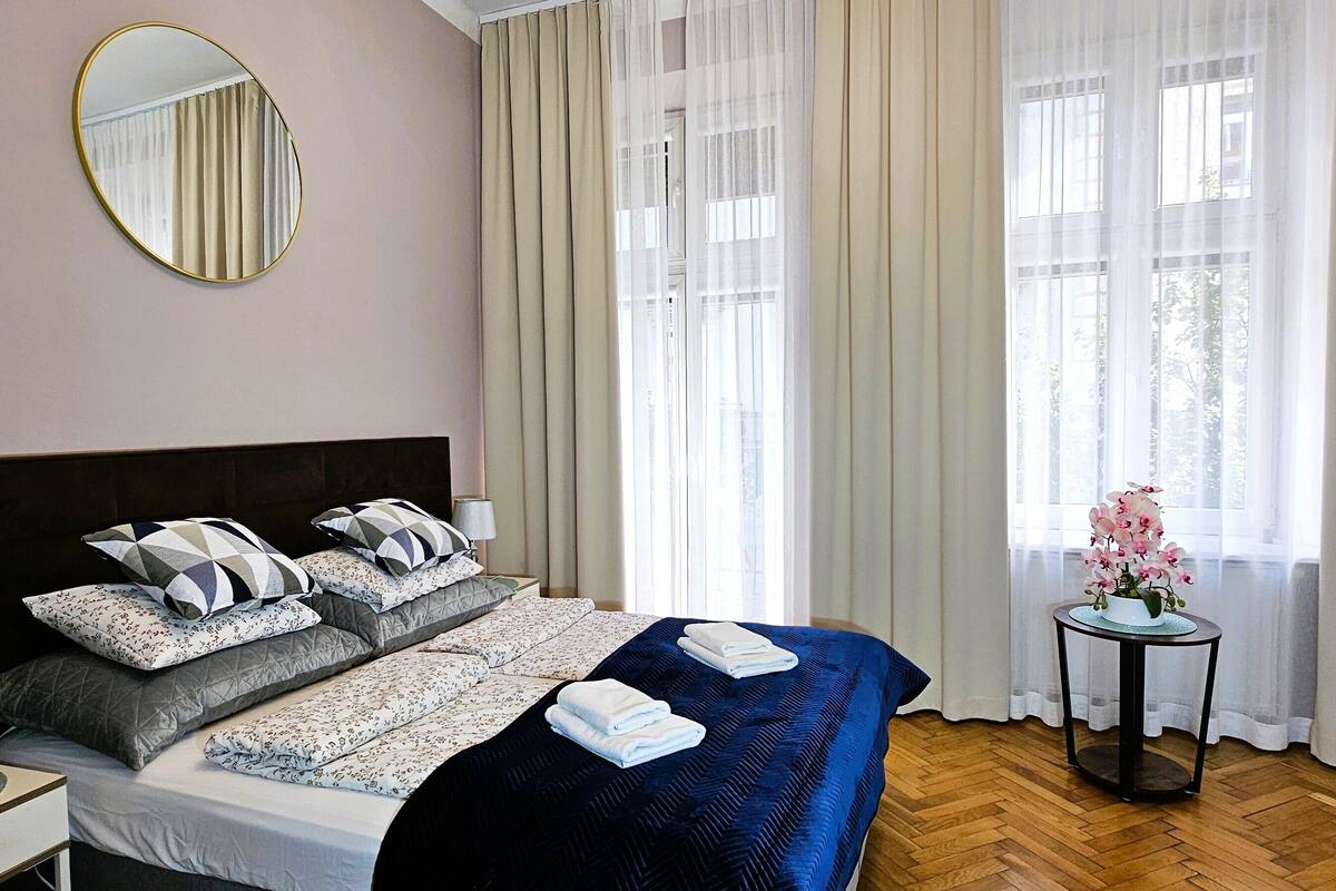 Comfort Studio, 1 Queen Bed with Sofa bed, Balcony, City View | Iron/ironing board, free WiFi, bed sheets