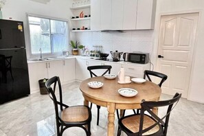 Dining - H3 Zhongtian Beach Pattaya Haitian - Comfortable Pool Resort Villa (Pattaya)