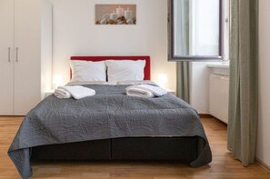 2 sovrum, strykjärn/strykbräda och sängkläder