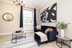 Room - The heart of Central Old Town with Castle Views (Edinburgh)