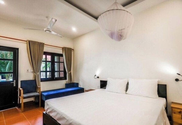 Bungalow, Pool View | Blackout curtains, free WiFi