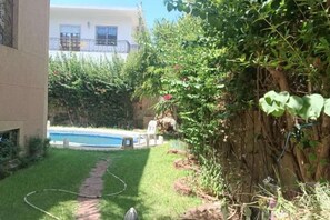 حمام سباحة خارجي