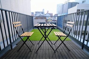 Outdoor dining - XIAO NEW WORLD (Osaka)