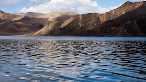 A calm lake with mountains in the background. - Alpine Cottage Pangong (Spangmik)