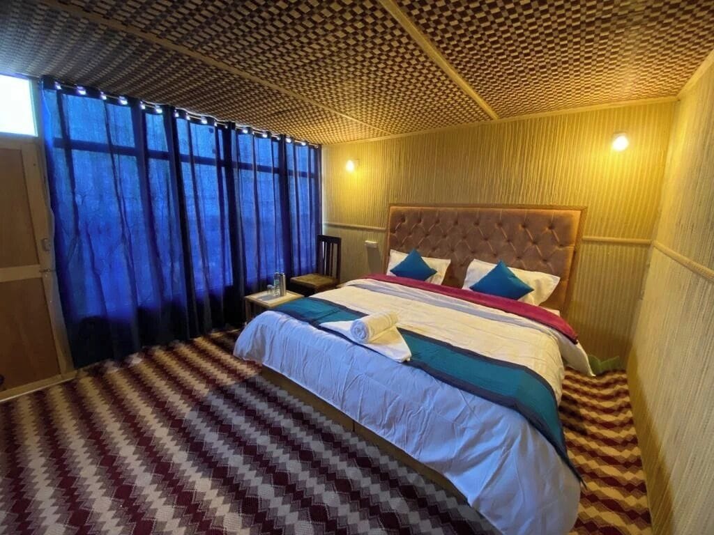 Deluxe Room, Lake View
