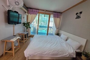 Room - Ha-Wahyeon HOUSE: Great location, views and vibe! (Geoje-si)