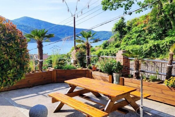 Exterior - Ha-Wahyeon HOUSE: Great location, views and vibe! (Geoje-si)