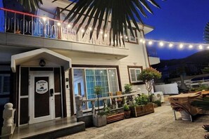 Exterior - Ha-Wahyeon HOUSE: Great location, views and vibe! (Geoje-si)