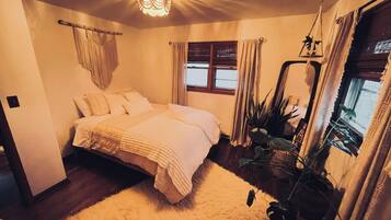 3 bedrooms, desk, iron/ironing board, free WiFi