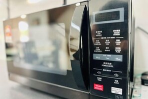 Microwave - Luxury Queen Villa 2Min Walk to Beach & Night Market Netflix 20pax (Batu Ferringhi)