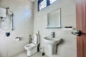 A bathroom with a toilet, bidet, sink, and a mirror on the wall. - Luxury Queen Villa 2Min Walk to Beach & Night Market Netflix 20pax (Batu Ferringhi)