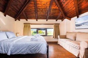 3 chambres, fer et planche à repasser, draps fournis