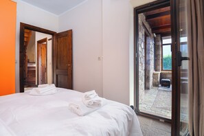 3 chambres, fer et planche à repasser, draps fournis