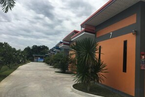 Unclassified image, 2 of 19, button - Ing Mae La Resort (In Buri)