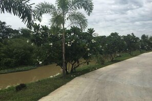 Unclassified image, 4 of 19, button - Ing Mae La Resort (In Buri)