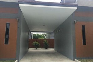Unclassified image, 3 of 19, button - Ing Mae La Resort (In Buri)