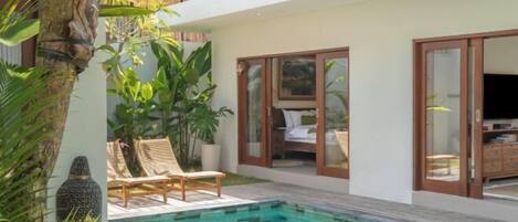 حمام سباحة خارجي