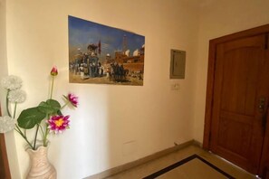 المنشأة من الداخل