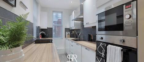 Fridge, microwave, oven, stovetop