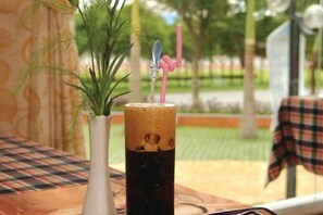 Thức ăn và đồ uống