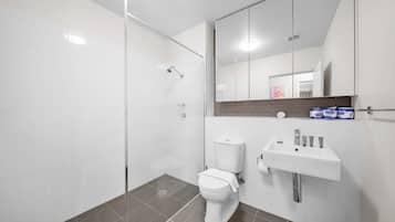 Apartment | Bathroom | Hair dryer, towels, soap, shampoo