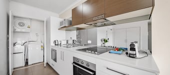 Bright 1-bed Apartment With Balcony