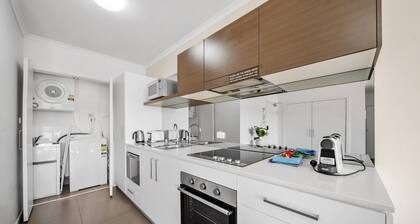 Bright 1-bed Apartment With Balcony